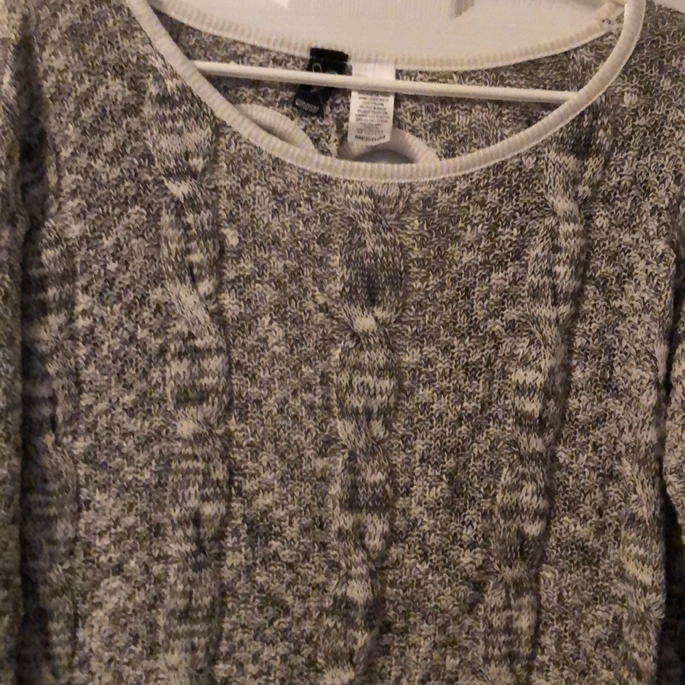 Heart shape open back sweater - Picture 2 of 5